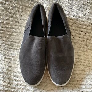 Vince “Warren Nubuck” sneakers in suede.